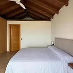 - Upper Deck Double In Barbuja Apartment *