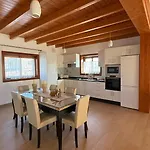 Apartment - Upper Deck Double In Barbuja Tefia