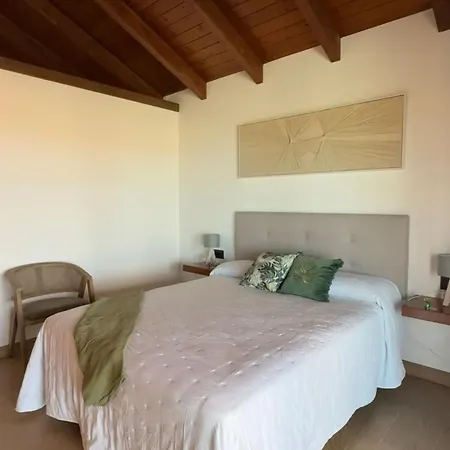 Апартаменты - Upper Deck Double Private In Barbuja *