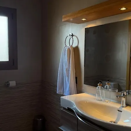 - Upper Deck Double Private In Barbuja